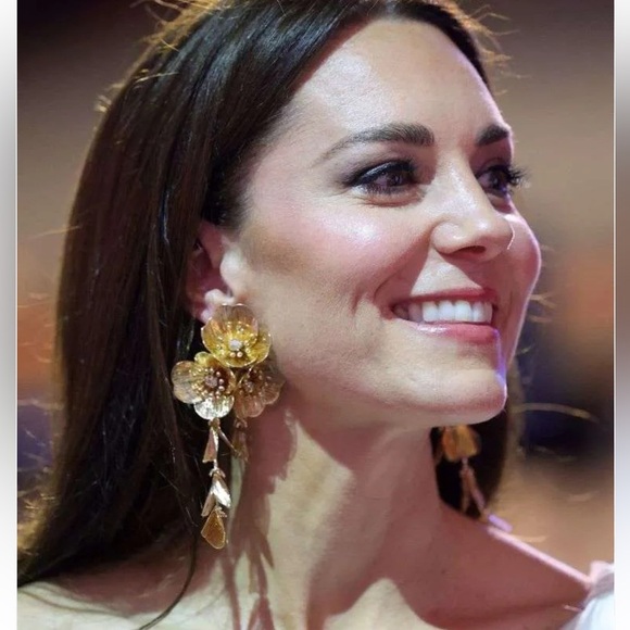 Zara Famous Kate Middleton Floral Statement Earrings - Picture 2 of 7